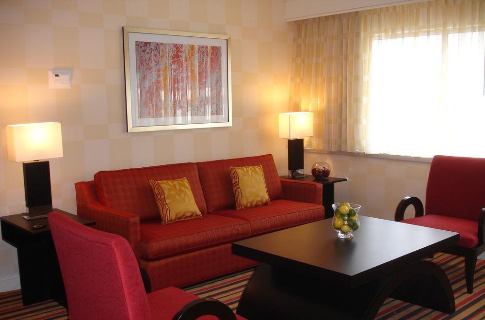 Delta Hotels By Marriott Woodbridge Iselin Exterior foto